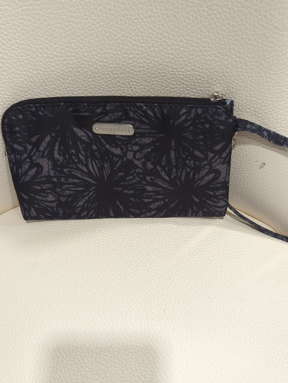 Baggallini Black and Charcoal Floral Wristlet
